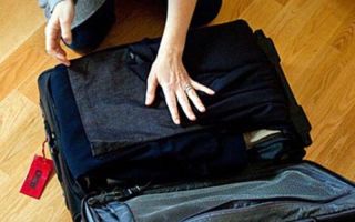 Πώς να τυλίξετε συμπαγή τζιν, να διπλώσετε παντελόνι και να συσκευάσετε χειμερινά παντελόνια