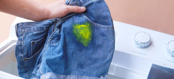 Как да изтриете маслената боя от дрехите