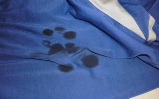 Cómo quitar las manchas de aceite de motor