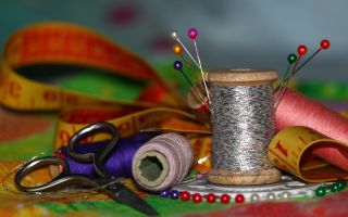 Wie man Jeans am Knie näht: Frauen, Männer und Kinder