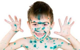 Como limpar o verde brilhante da pele