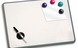 Wie man einen Filzstift von Tapeten, Plastik, Papier und Möbeln abwischt