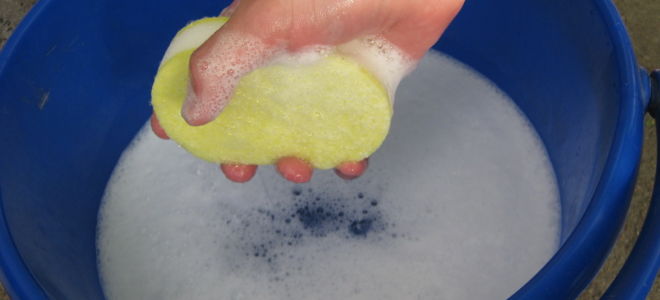 Как да премахнете мазните петна от кърпите